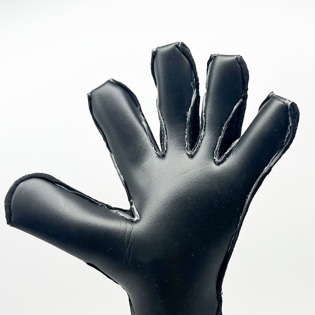 Guantes de Arquero New York '94 Contacgrip goalkeeper glove in black with textured grip fingers and padded palm.