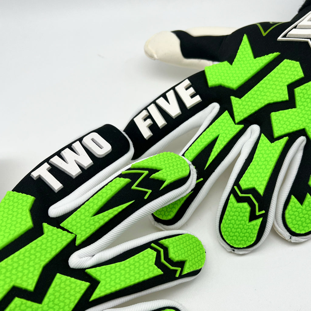 Guantes de Arquero Barcelona '82 Contacgrip goalkeeper gloves with green and black design and "TWO FIVE" text on fingers.