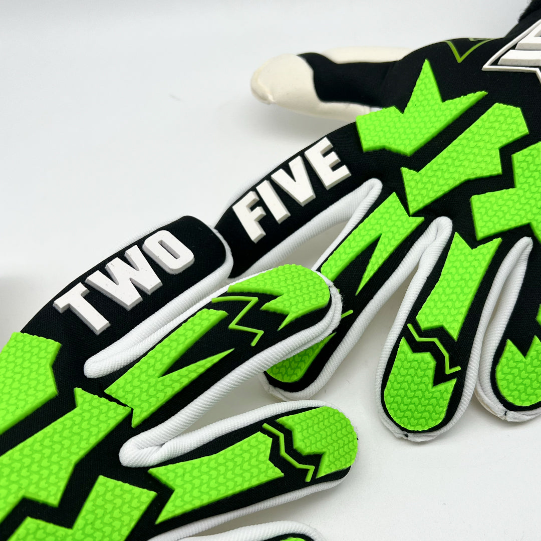 Guantes de Arquero Barcelona '82 Contacgrip goalkeeper gloves with green and black design and "TWO FIVE" text on fingers.