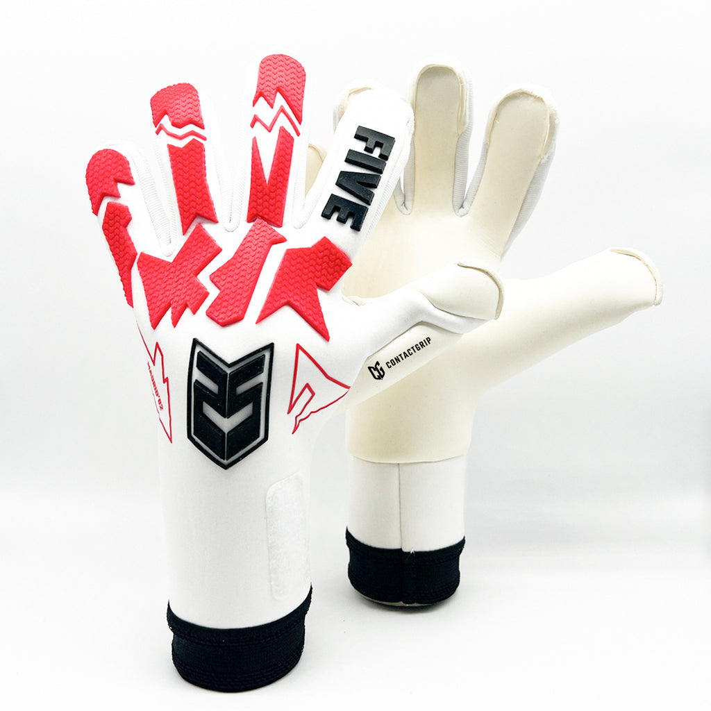 Guantes de Arquero Madrid '82 Contacgrip goalkeeper gloves in white with red and black details and textured grip palm.