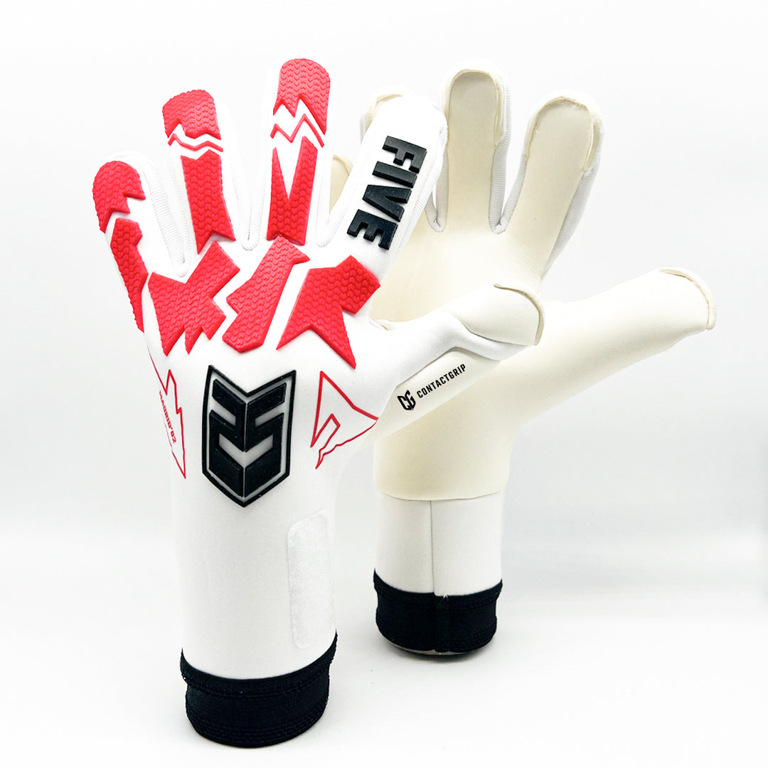 Guantes de Arquero Madrid '82 Contacgrip goalkeeper gloves in white with red and black details and textured grip palm.